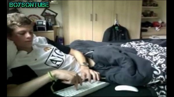 webcam shows bootie and cums